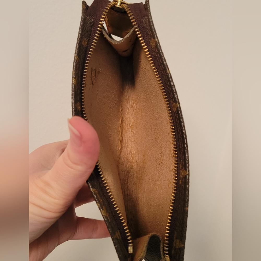 100% Authentic Louis Vuitton Monogram Pouch !!! - Picture 11 of 13